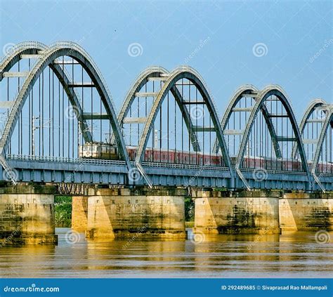 Train Crossing Godavari Arch Railway Bridge Rajahmundry Andhra