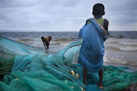 Lisa Kristine Photographs Slavery