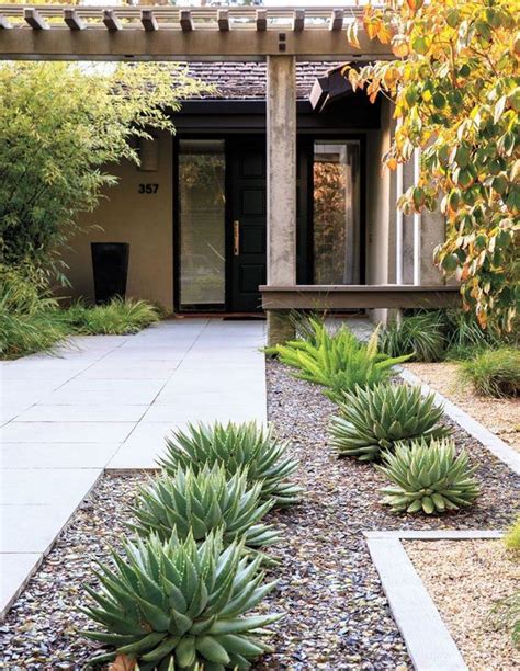 35 Popular Xeriscape Landscape Ideas For Your Front Yard - MAGZHOUSE