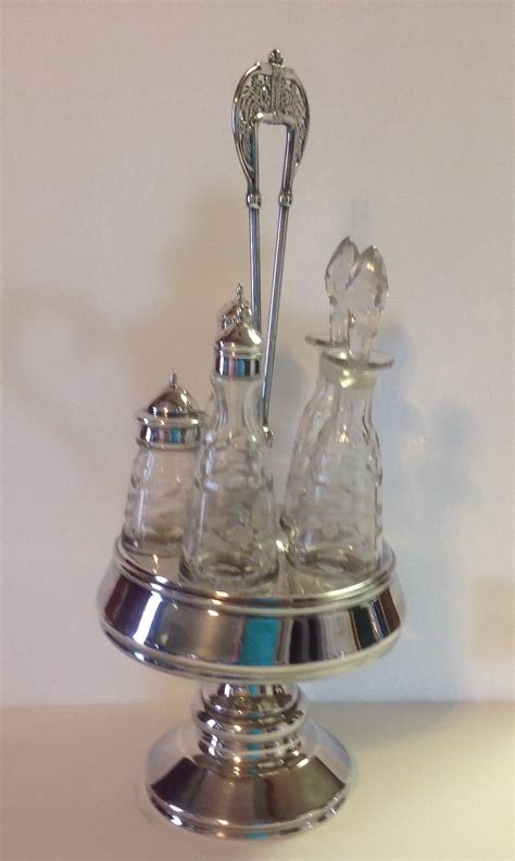 GORGEOUS ANTIQUE MERIDEN SILVER PLATE CASTOR CRUET SET For Sale