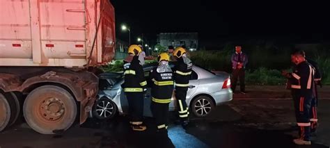 Acidente Envolvendo Carro E Carreta Bitrem Deixa Um Morto E Outro