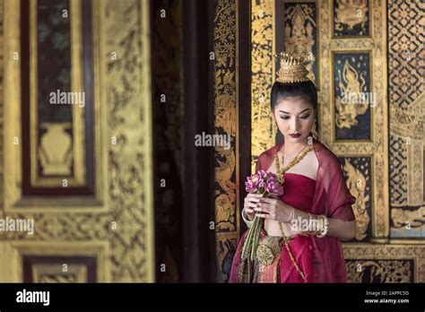 Art culture Thailand Dancing Stock Photo - Alamy