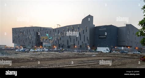 Emporium Mall Lahore Fotos Und Bildmaterial In Hoher Auflösung Alamy