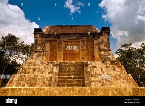 Temple Of The Bearded Man Chichen Itza Stock Photo Alamy