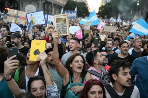 FOTOS Marchas Universitarias En Argentina Por Ajuste Presupuestario