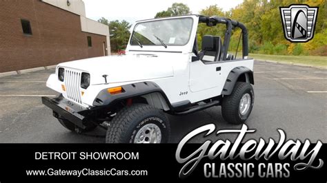 White Jeep Wrangler Yj