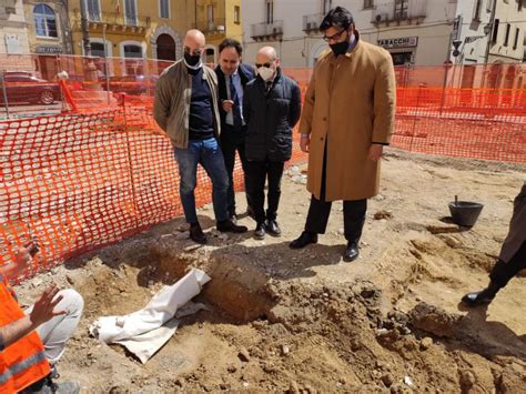 Piazza San Giustino Team Di Archeologi Restauratori E Antropologi Per