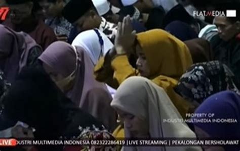 Viral Wanita Diduga Kesurupan Saat Hadiri Acara Pengajian Terus