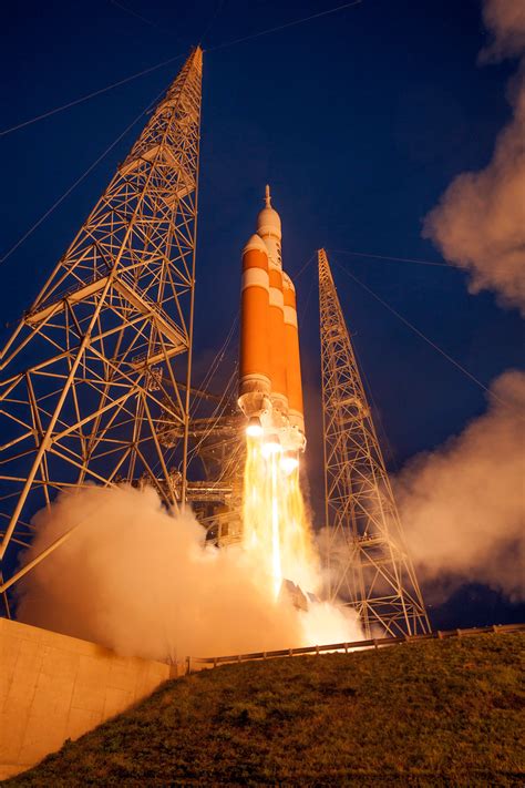 17 HQ Photos from NASA’s Orion Launch » TwistedSifter