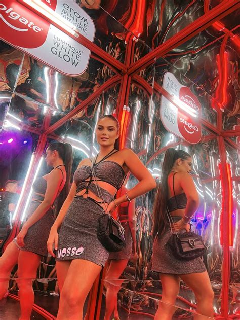 8 Hot Sexy Bianca Campos Bikini Pics