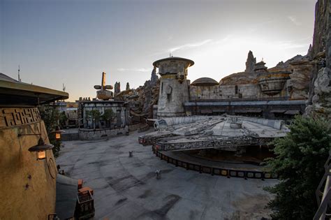 Star Wars: Galaxy’s Edge Makes History with Epic Debuts at Disneyland ...