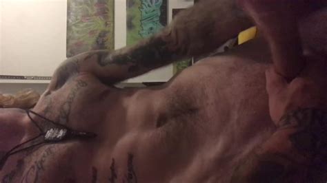 Branler Dans Le Garage Quand Tout Le Monde Est à La Maison Pornhub Gay