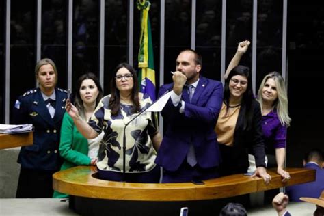 Eduardo Bolsonaro Ataca Deputadas Só Raspa O Sovaco Porque Senão Dá Mau Cheiro