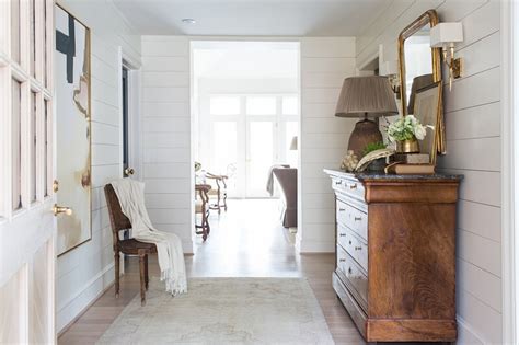 Design Your Perfect Southern Foyer With These Expert Tips