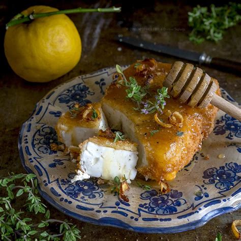 Feta Greca Fritta Con Zest Di Limone Fritto E Miele Al Timo