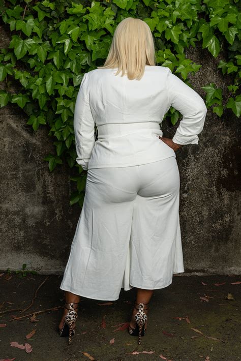 Plus Size She Knows Her Worth Linen Pant Suit White Boutique115