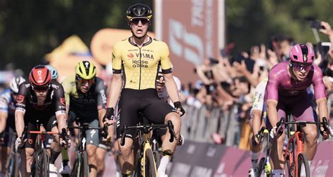 Olav Kooij Vince La Nona Tappa Del Giro D Italia Tadej Pogacar Rimane