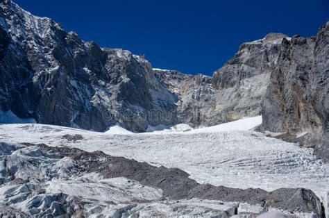 Glacier on Jade Dragon Snow Mountain Stock Image - Image of lijiang ...