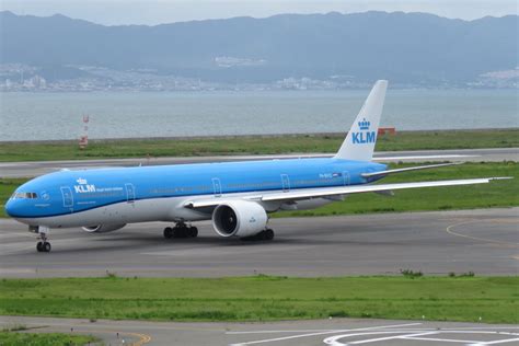 Klmオランダ航空 Boeing 777 300 Ph Bvo 関西国際空港 航空フォト By Sfj Capさん 撮影2015年07月19日