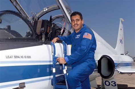 José Hernandez, Astronaut: A Biography and Resources for Kids