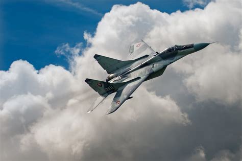 Slovensko předalo Ukrajině první čtyři stíhačky MiG 29 uvedla