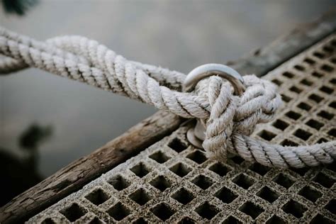 How to Tie a Bowline Knot | Scout Boats