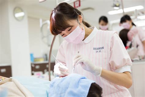 歯の健康を守る仕事がしたい！歯科衛生士と歯科助手の違いとは？ になるには？資格や必要なスキルを解説！｜福岡医健・スポーツ専門学校