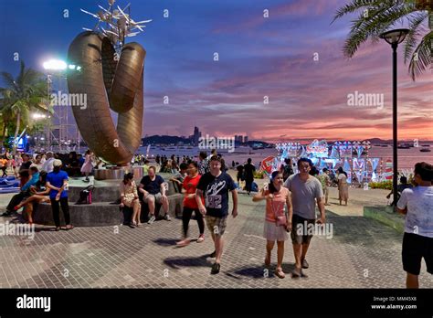 Pattaya Beach Road. Night scene with a crowd of people. Thailand ...