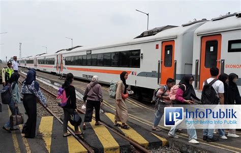 InfoPublik Libur Nataru Stasiun Batang Dibanjiri Penumpang