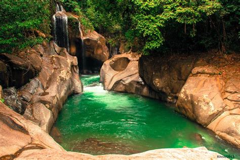 Tempat Pemandian Menyegarkan Di Sumbar Pemandangan Air Terjun