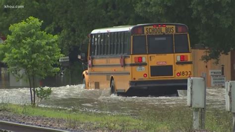 Shocking Video School Bus Filled With Students Drives Through High