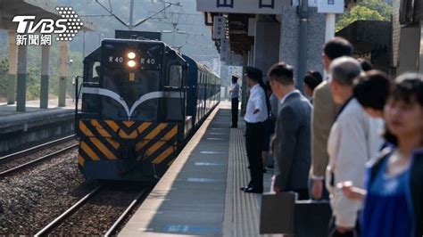 退役藍皮火車為八點檔重返軌道 鐵道迷興奮圍觀│tvbs新聞網