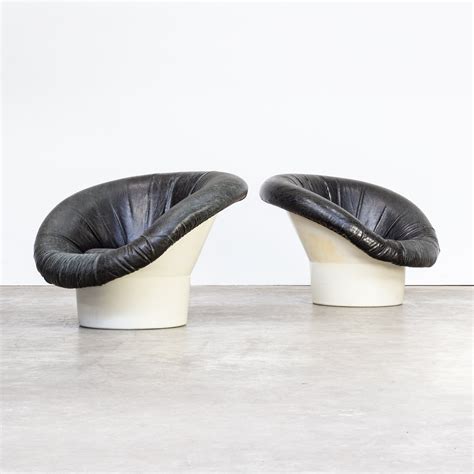 Pair Of Round Mushroom Chairs In Black Skai And Polyester 1970s 100617