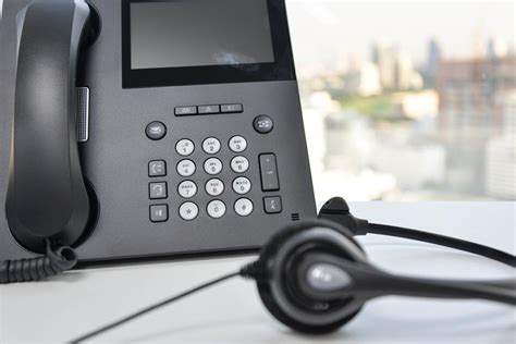 Softphones Or Desk Phones Guide To Choosing The Right VoIP Phone