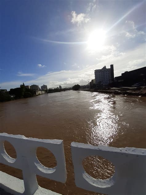 Nível do Rio Tubarão começa a baixar mas estado ainda é de alerta