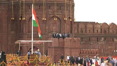 Th Independence Day Pm Modi Unfurls Tricolor At Red Fort To Begin