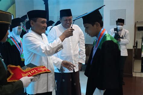 Peringati Hari Santri Nasional MAN 1 Yogyakrta Selenggarakan Wisuda