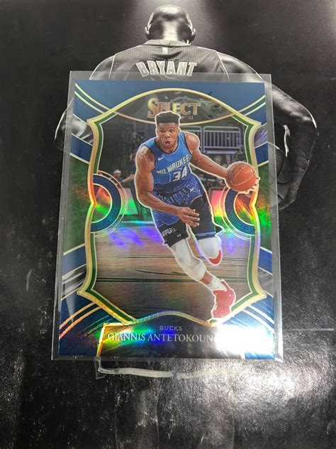 Giannis Antetokounmpo Panini Select Blue Concourse Silver Prizm