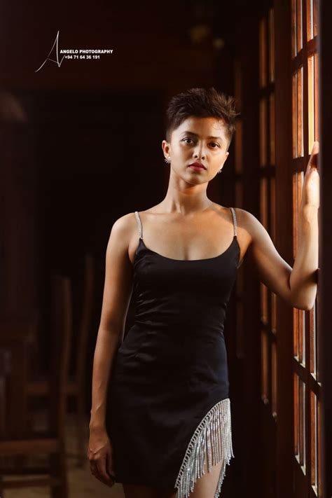 Hot Sexy Yohani Bikini Pics