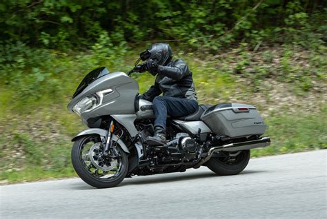 Harley Davidson Cvo Street Glide And Cvo Road Glide