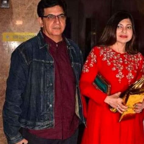 Rare Photos Of Alka Yagnik And Husband Neeraj Kapoor आखिर क्यों पति को