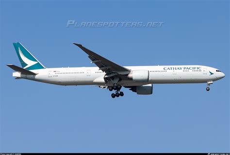 B Kqw Cathay Pacific Boeing Er Photo By Jiaming Id