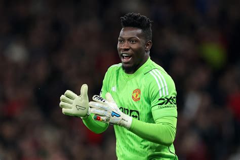 Onana si prende la rivincita: rigore parato al 97', Old Trafford lo acclama