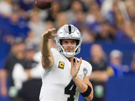 Nfl Qb Derek Carr Says He S Found Peace In Jesus After An Upsetting Season