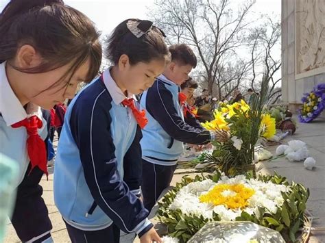 清明寄哀思 鲜花祭英烈鞍山文明网