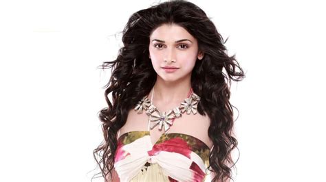 Prachi Desai Height, Weight, Age, Affairs, Husband, Biography & More ...