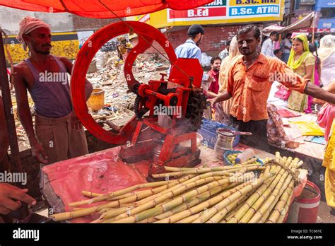 Sugar Cane Juice Shop In Market In Amritsar Punjab India Stock Photo