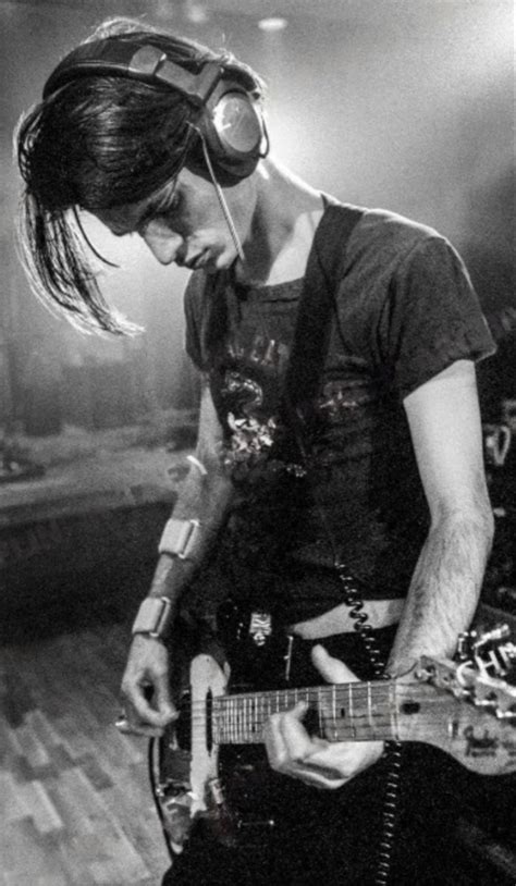 Pin By Savanah On Personnes Radiohead Jonny Greenwood Thom Yorke