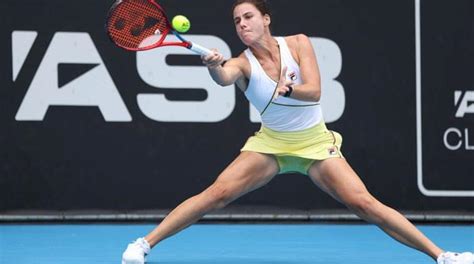 Navarro Beats Mertens In Hobart For First Wta Title