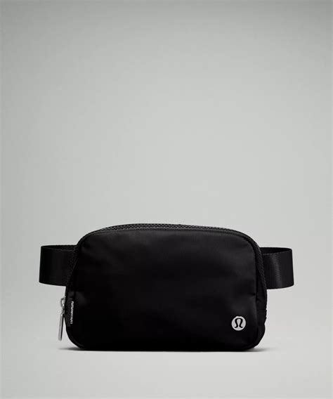 Lululemon Everywhere Belt Bag - town-green.com